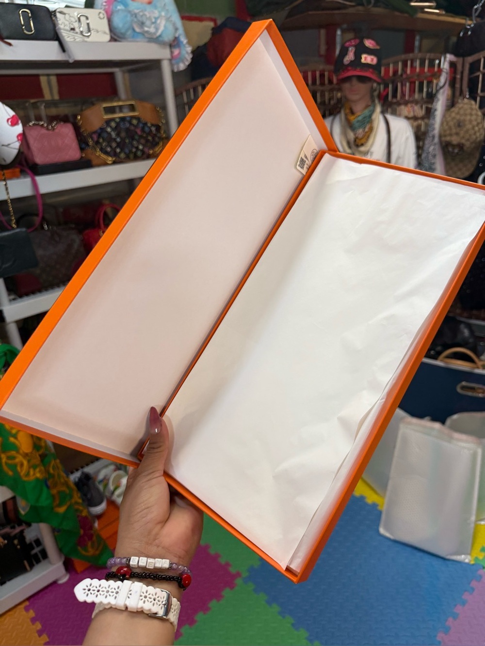 GIVEAWAY HERMES BOX - Picture 3 of 4